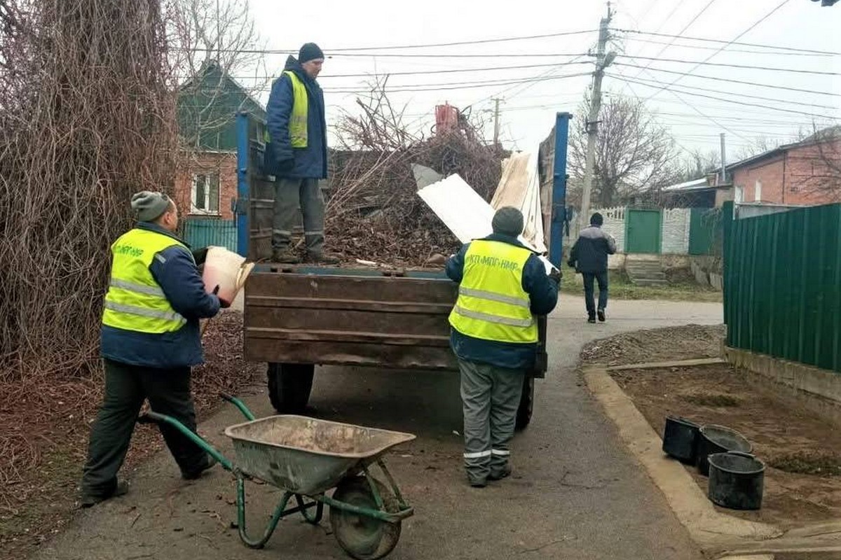 Фото наслідків обстрілів Нікополя за добу