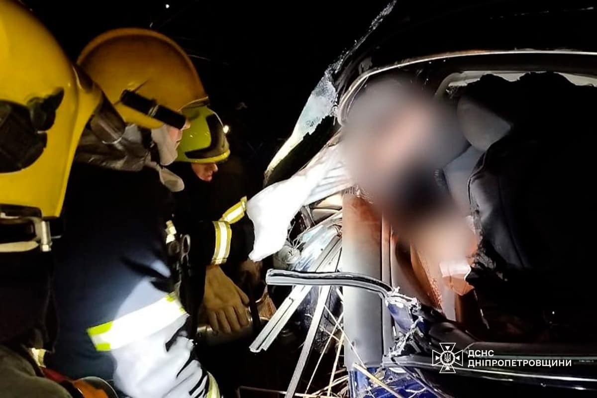 Деблокували пораненого чоловіка: у Кривому Розі сталася ДТП 1 у Кривому Розі