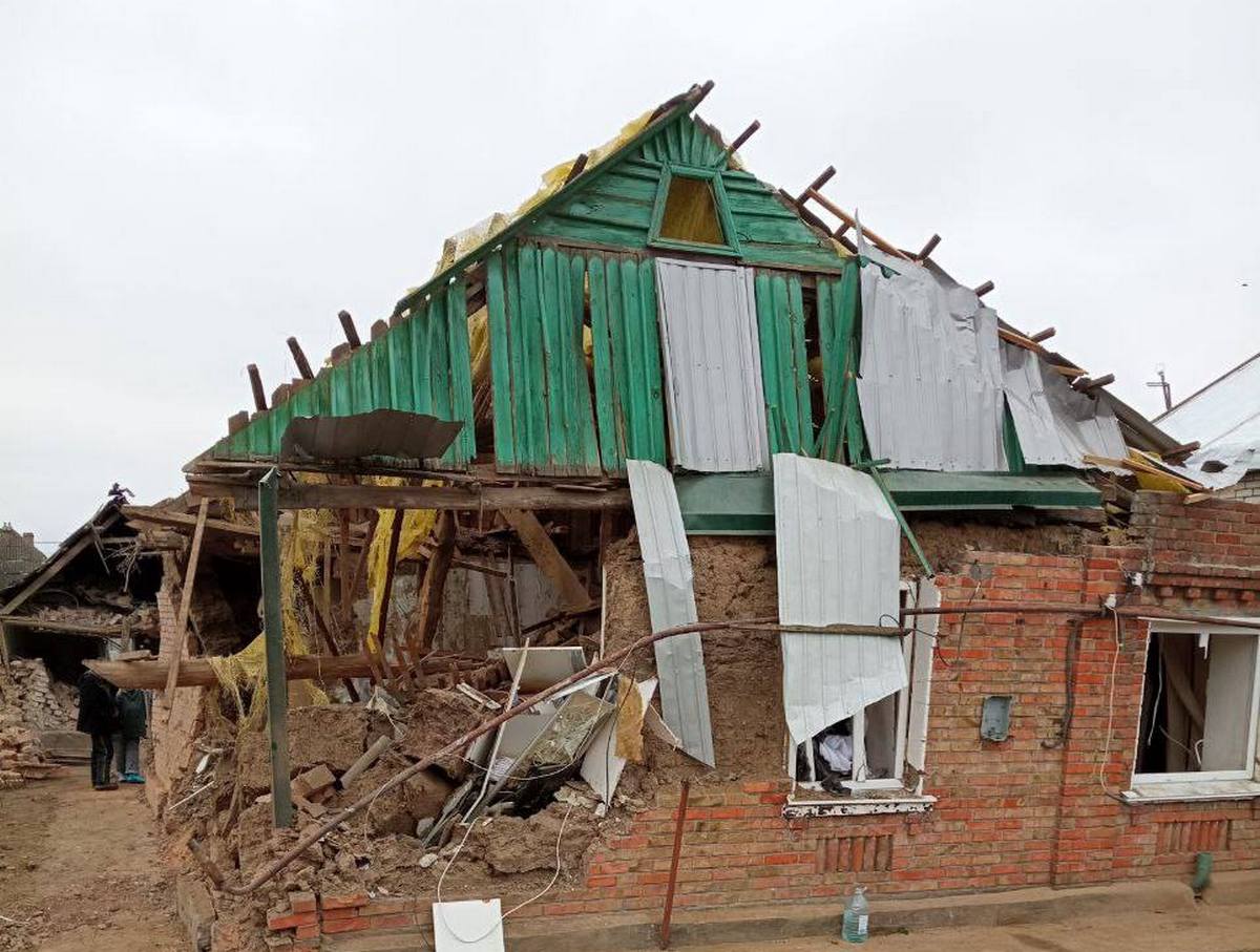 Тепер це просто руїни: у Нікополі росіяни зруйнували будинок родини Краснових 1 у Нікополі