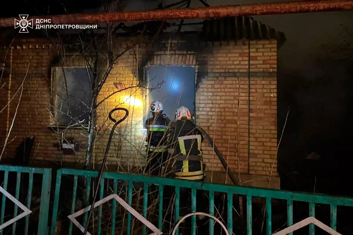 На Нікопольщині виявили обгоріле тіло жінки під час гасіння пожежі у великому будинку