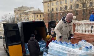 У Марганці за тиждень видали 10 152 пляшки питної бутильованої води (фото)