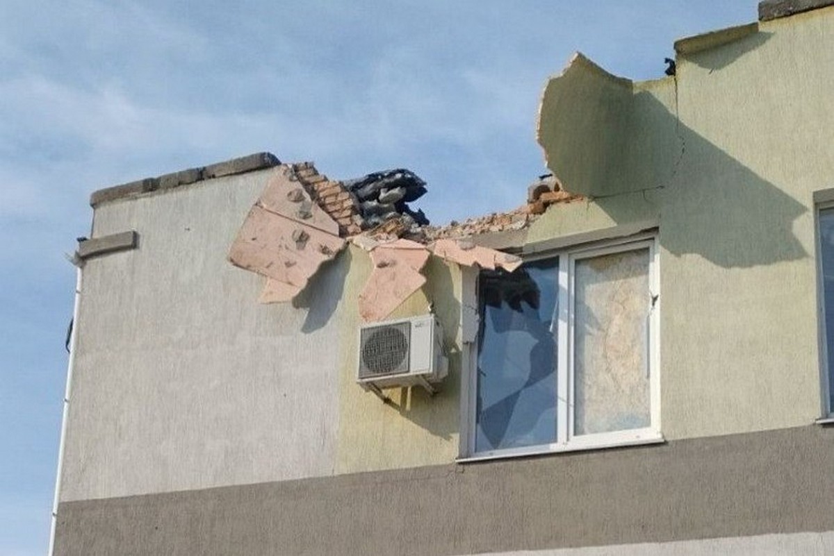 Влучання сталося по житлових будинках, поранено людей: поліція про наслідки обстрілів Нікопольщини 1 Влучання сталося по житлових будинках, поранено людей: поліція про наслідки обстрілів Нікопольщини