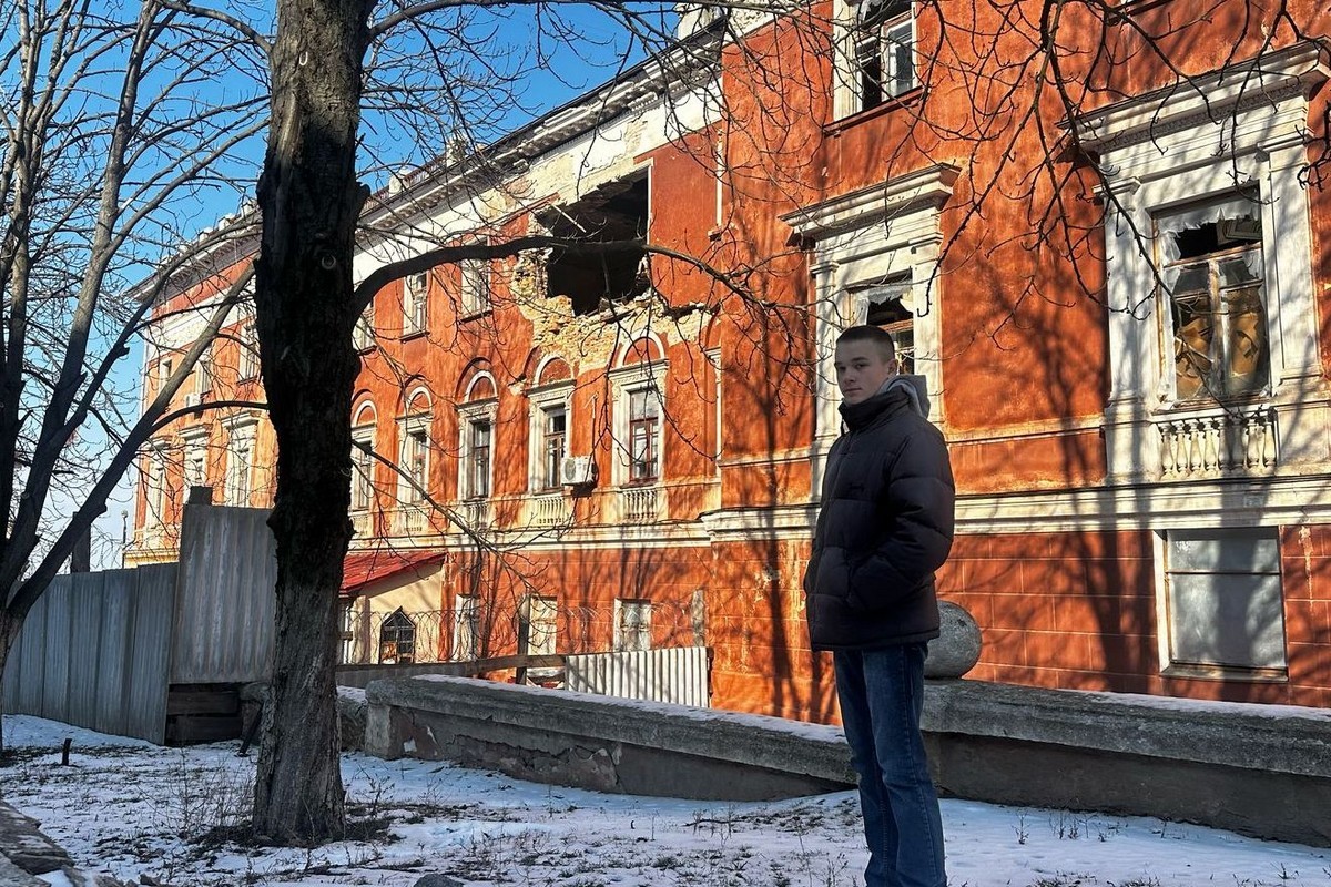 «Його обпалені димом руки не тремтіли»: хлопчик з Нікопольщини двічі героїчно боровся з наслідками ворожих ударів 1 «Його обпалені димом руки не тремтіли»: хлопчик з Нікопольщини двічі героїчно боровся з наслідками ворожих ударів