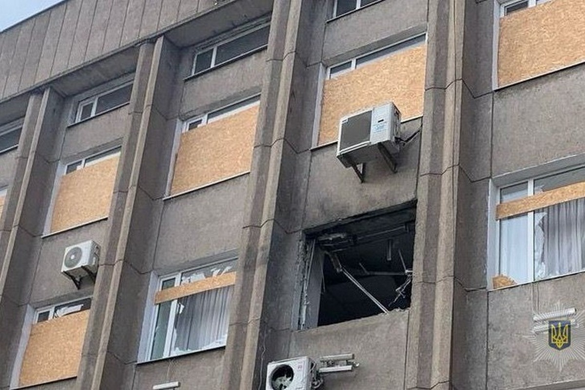 Дрон залетів в кабінет мера Нікополя: Олександр Саюк прокоментував це і розповів, як змінився за три роки війни