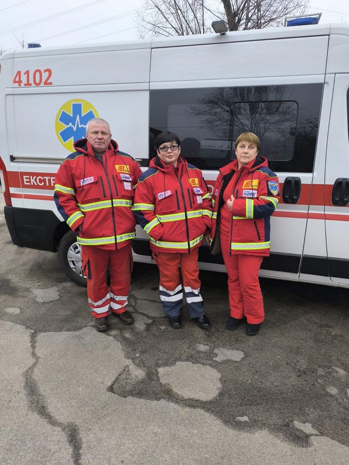 «Три тижні нічого не їв»: у Нікополі три бригади медиків екстренки врятували сімейну пару