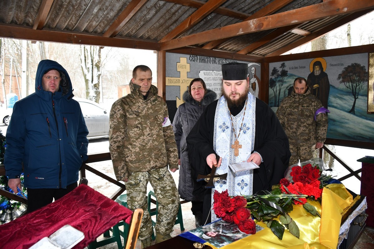 Скорботний день у Нікополі - в останню путь провели ще одного Героя: фото