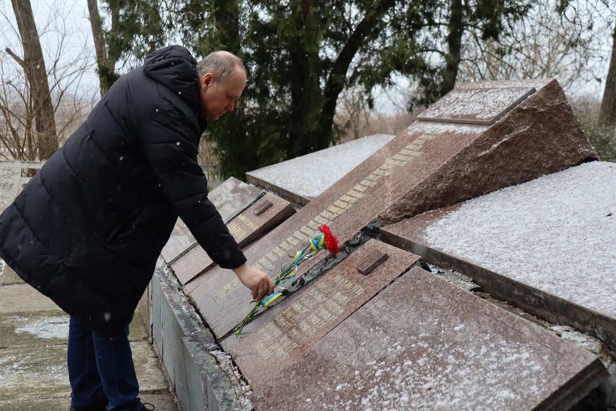 Покров сьогодні відзначає 81-шу річницю звільнення від нацистських загарбників (фото)