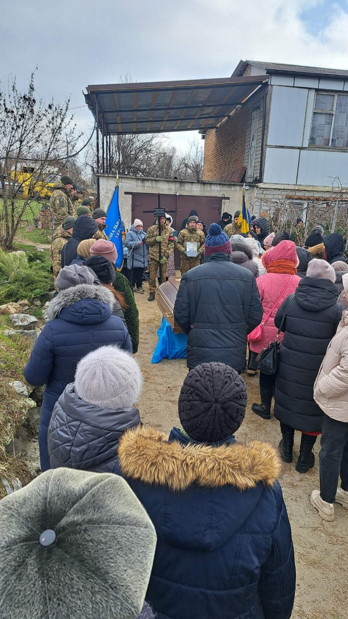 Коли від болю серце зупинилось… На Нікопольщині сьогодні провели в останню путь Героя