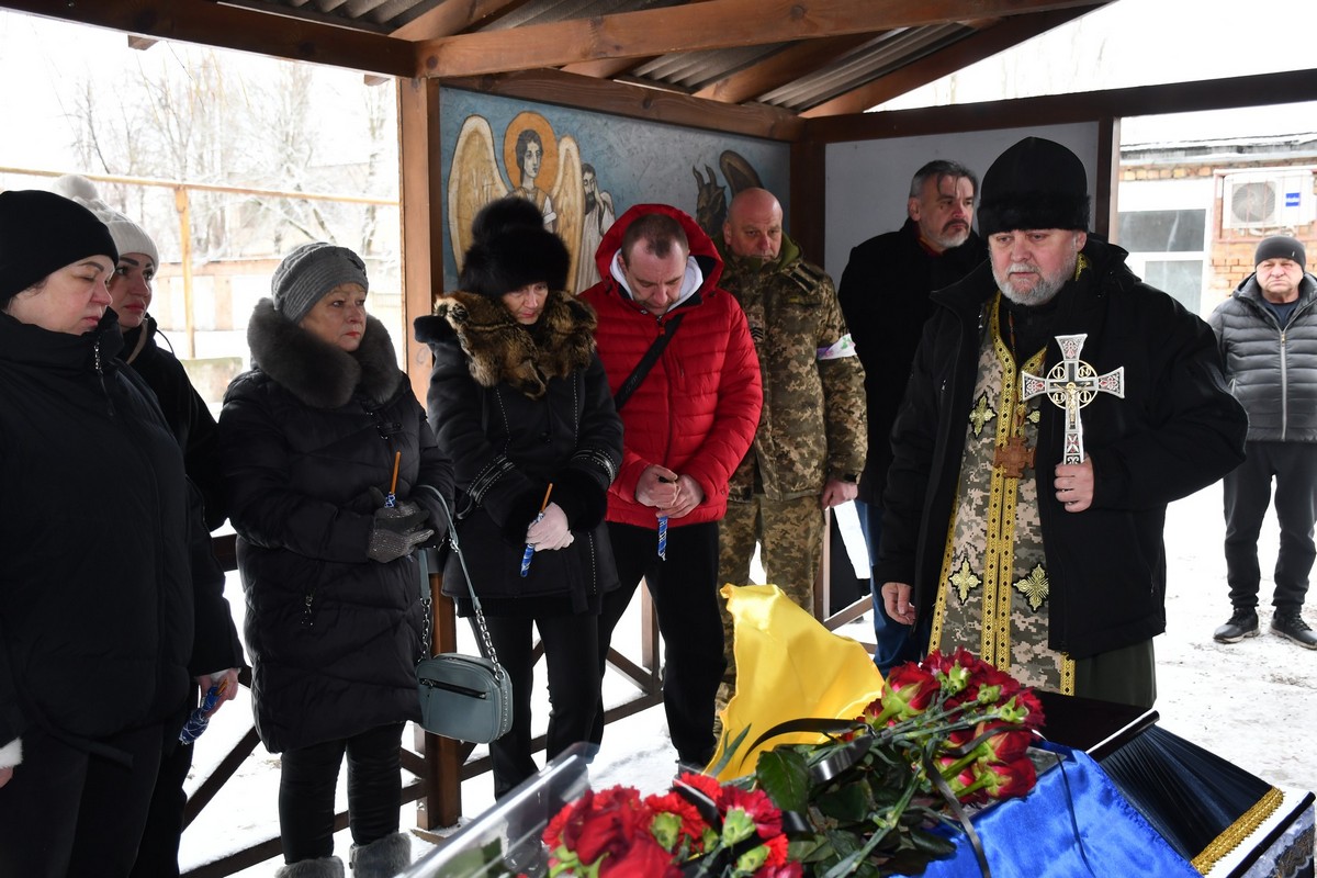 Скорботний день у Нікополі - в останню путь провели ще одного Героя: фото