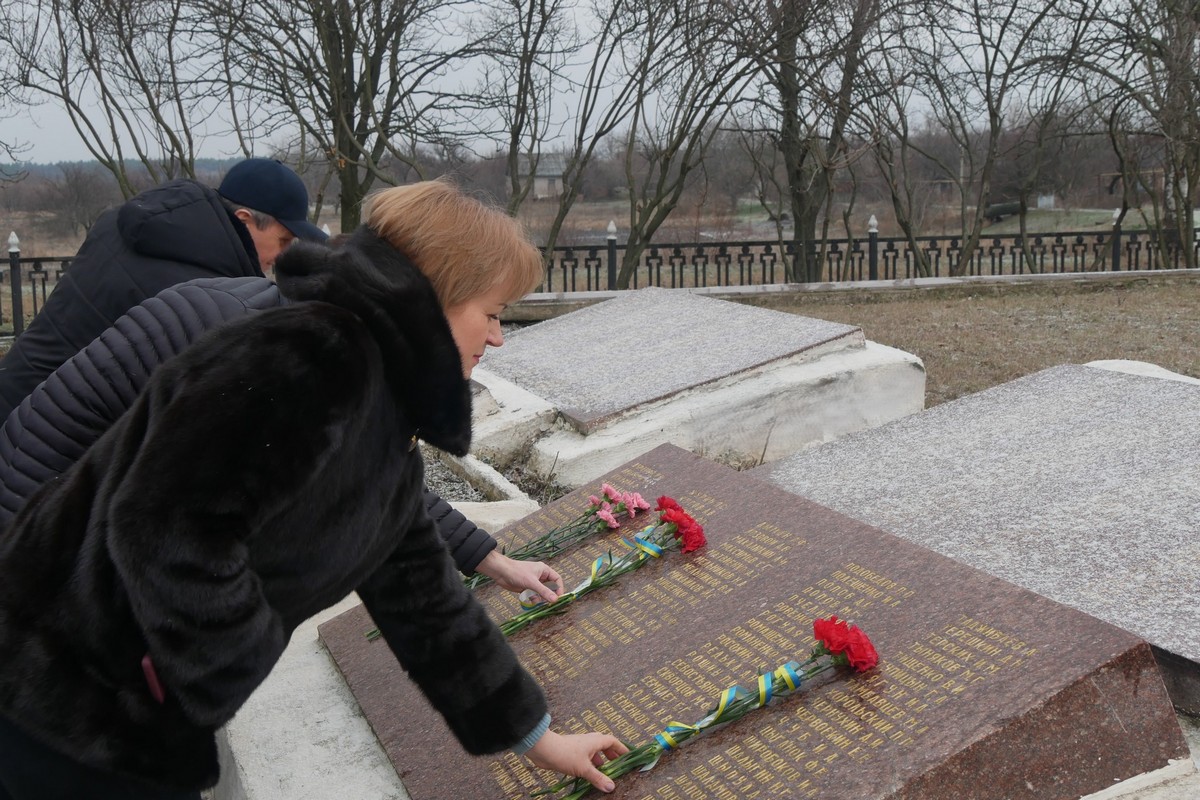 Покров сьогодні відзначає 81-шу річницю звільнення від нацистських загарбників (фото)