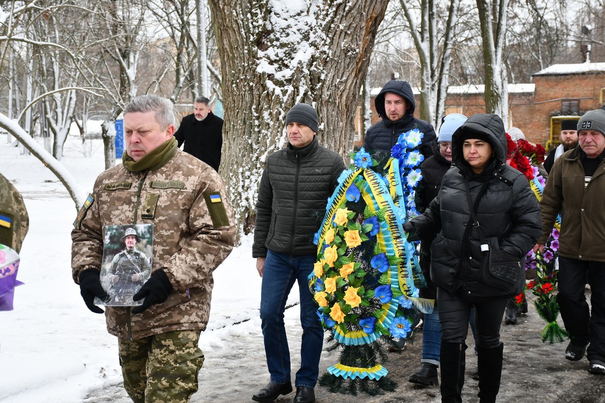 Скорботний день у Нікополі - в останню путь провели ще одного Героя: фото