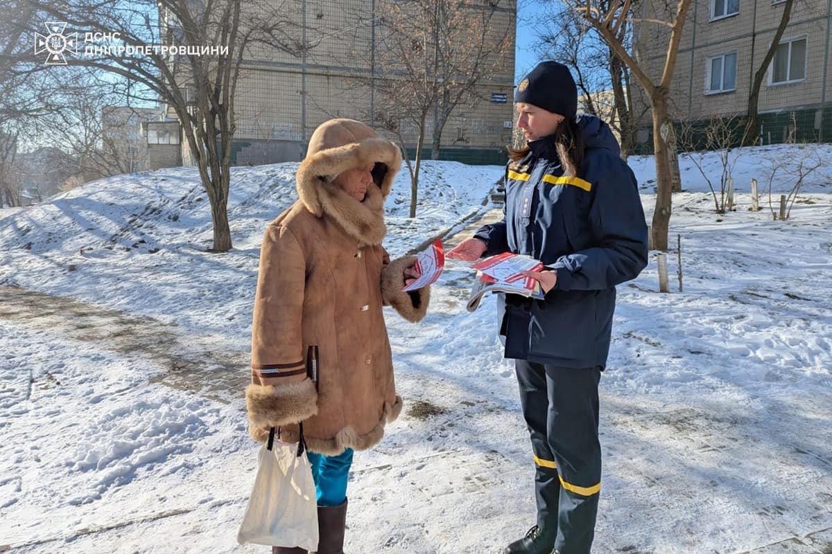 На вулицях Нікополя провели бесіди з мешканцями щодо пожежної безпеки