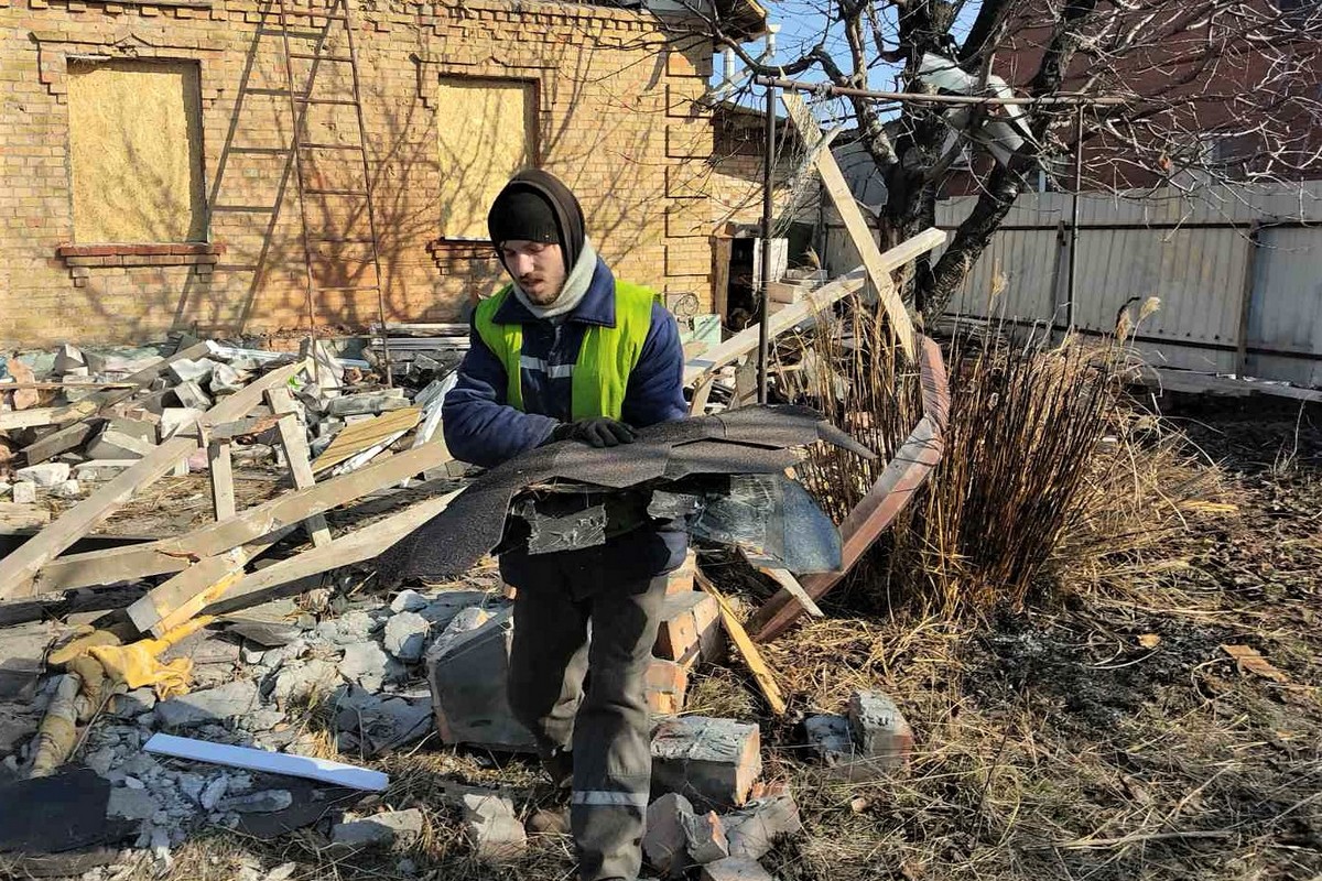 У Нікополі ремонтують дощоприймач, встановлюють габіони, усувають наслідки атак (фото)