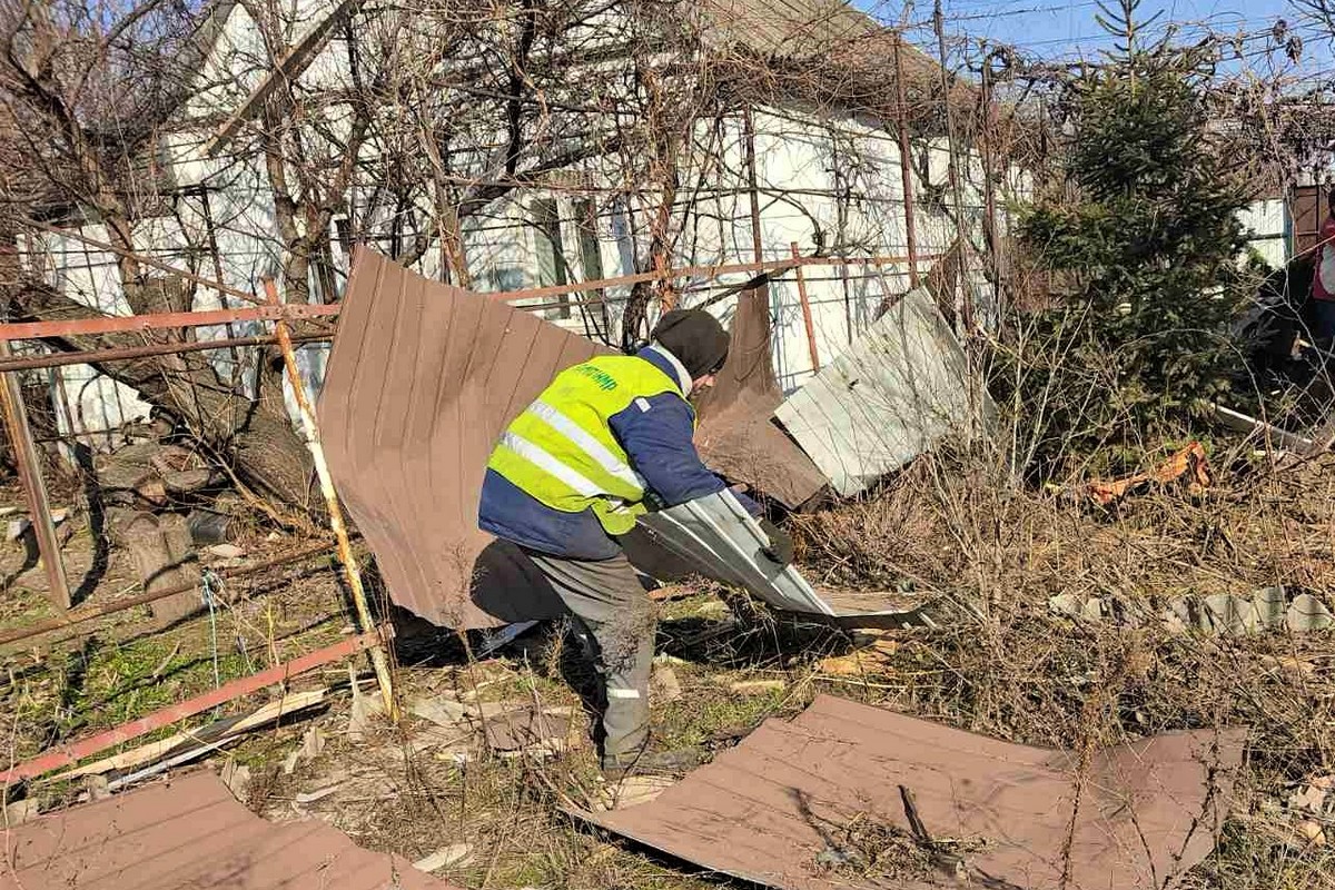 У Нікополі ремонтують дощоприймач, встановлюють габіони, усувають наслідки атак (фото)