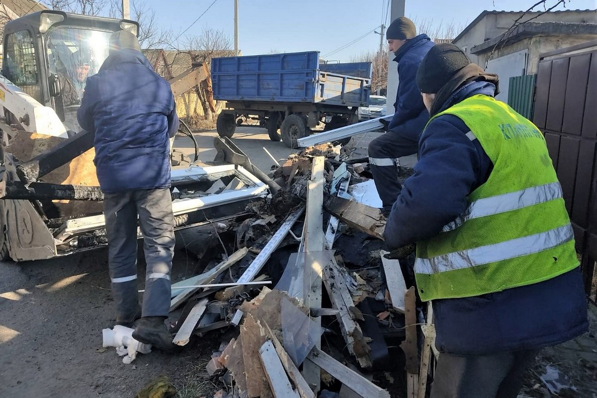 У Нікополі ремонтують дощоприймач, встановлюють габіони, усувають наслідки атак (фото)