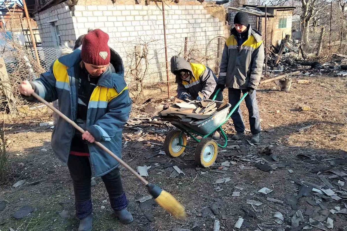 У Нікополі ремонтують дощоприймач, встановлюють габіони, усувають наслідки атак (фото)