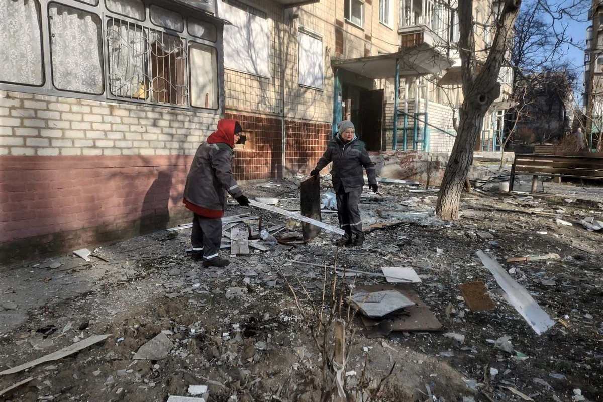 У Нікополі ремонтують дощоприймач, встановлюють габіони, усувають наслідки атак (фото)