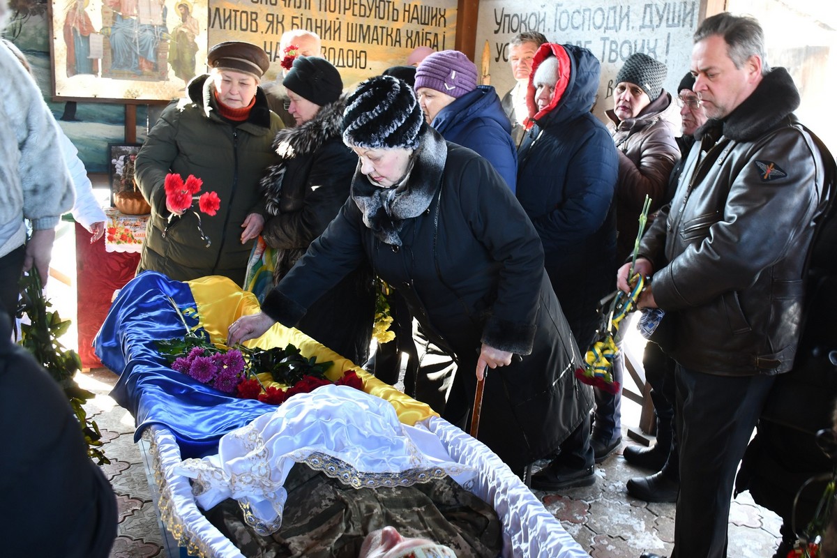 У Нікополі сьогодні провели в останню путь Героя: фото