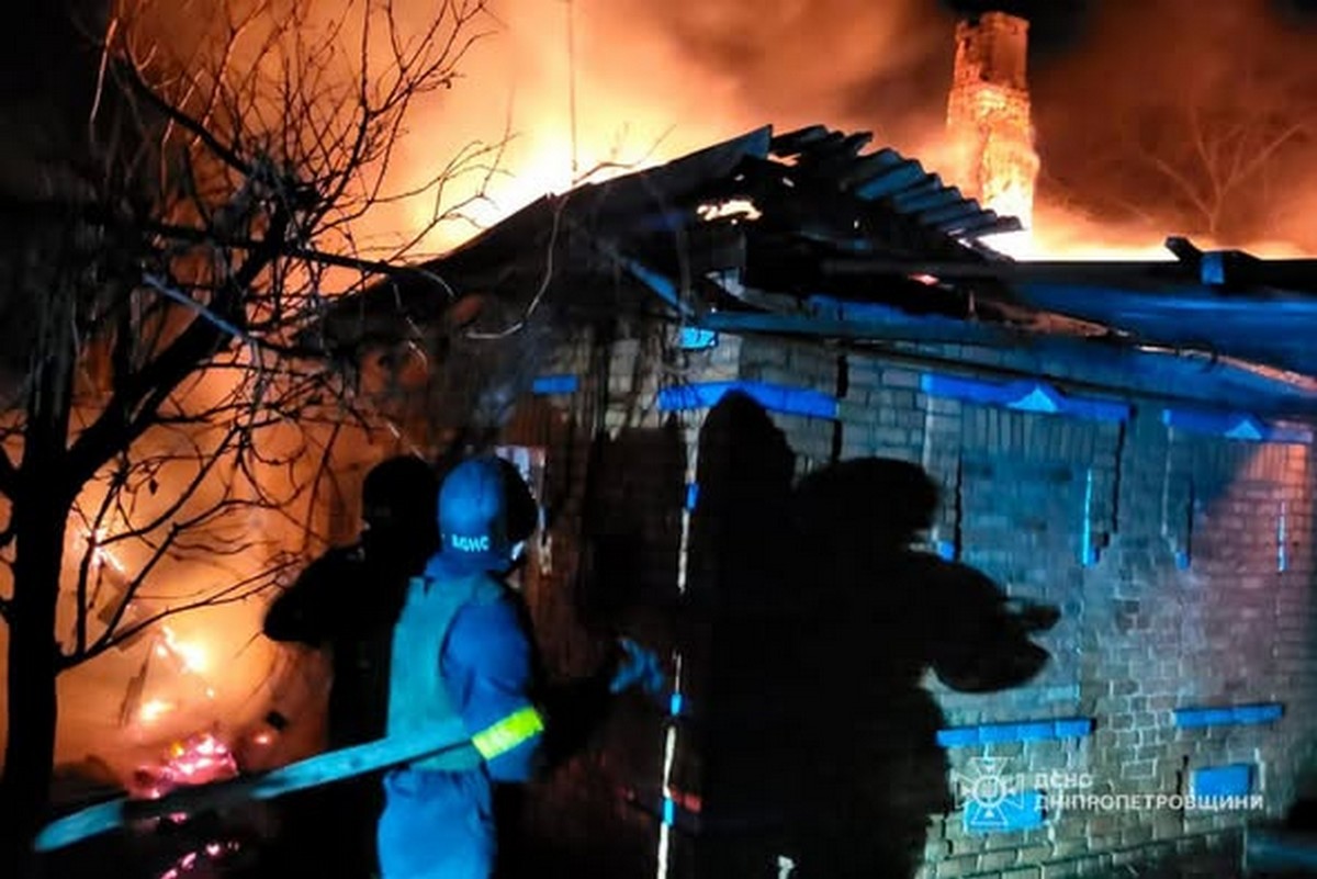 На Нікопольщині сьогодні вночі сталася пожежа – горів будинок