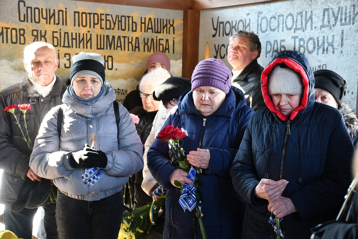 У Нікополі сьогодні провели в останню путь Героя: фото