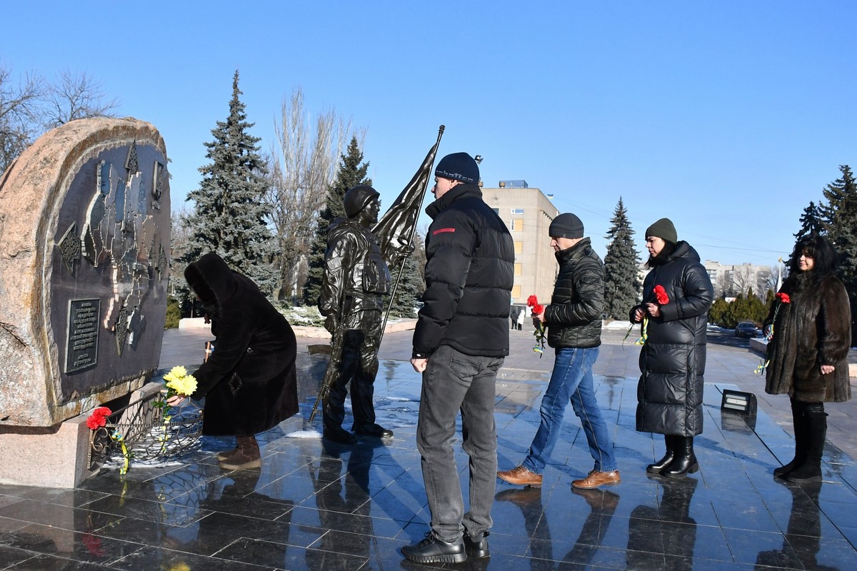 У Нікополі вшанували пам’ять полеглих у боях за Дебальцеве 