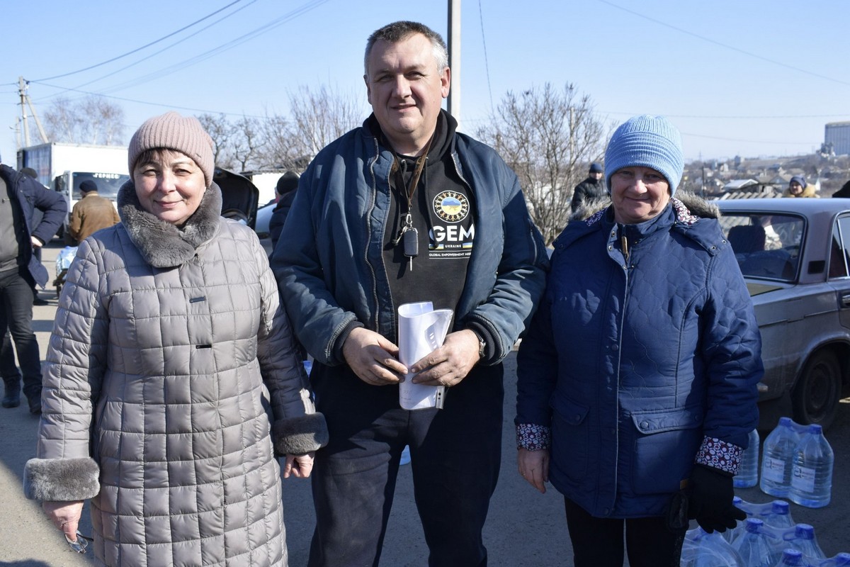 Гуманітарну допомогу на Нікопольщину у вигляді води доправляють за 500 км: фото