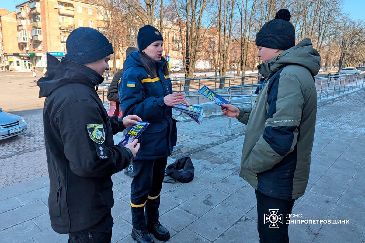 Світлий одяг і спеціальні елементи: мешканцям Нікополя нагадали про заходи безпеки у темний час доби