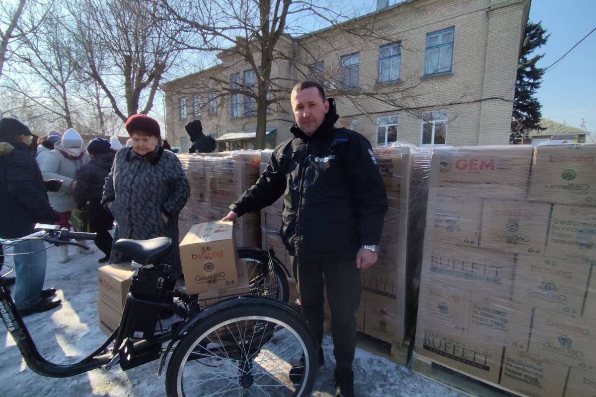 У Томаківці родини з дітьми та особи з інвалідністю отримали продуктові набори від GEM (фото)