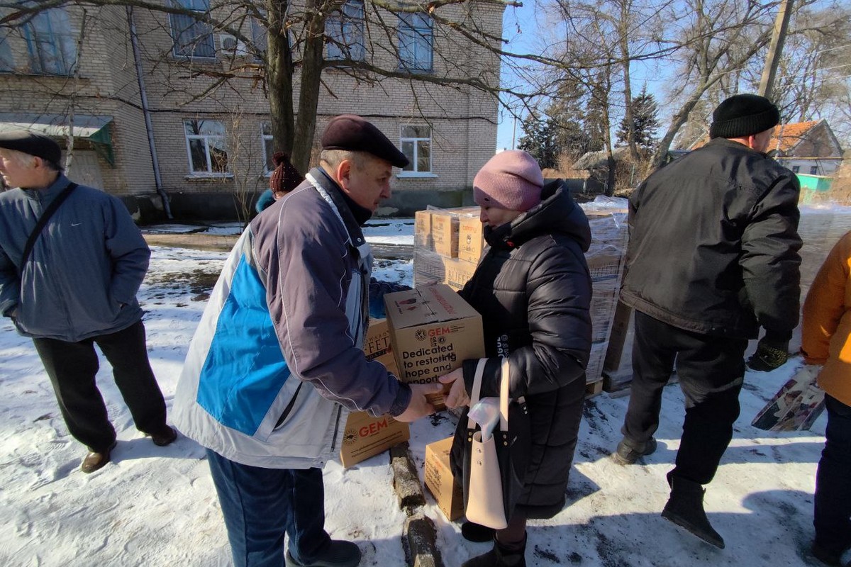 У Томаківці родини з дітьми та особи з інвалідністю отримали продуктові набори від GEM (фото)