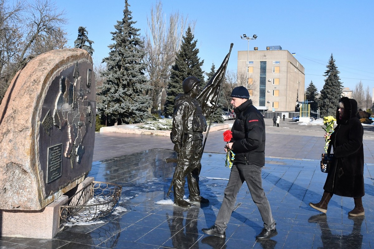 У Нікополі вшанували пам’ять полеглих у боях за Дебальцеве 