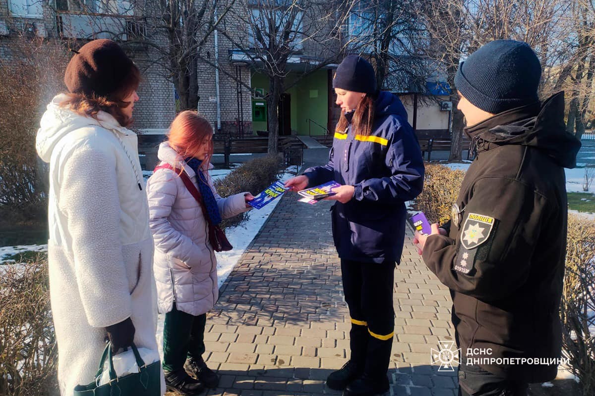 Світлий одяг і спеціальні елементи: мешканцям Нікополя нагадали про заходи безпеки у темний час доби