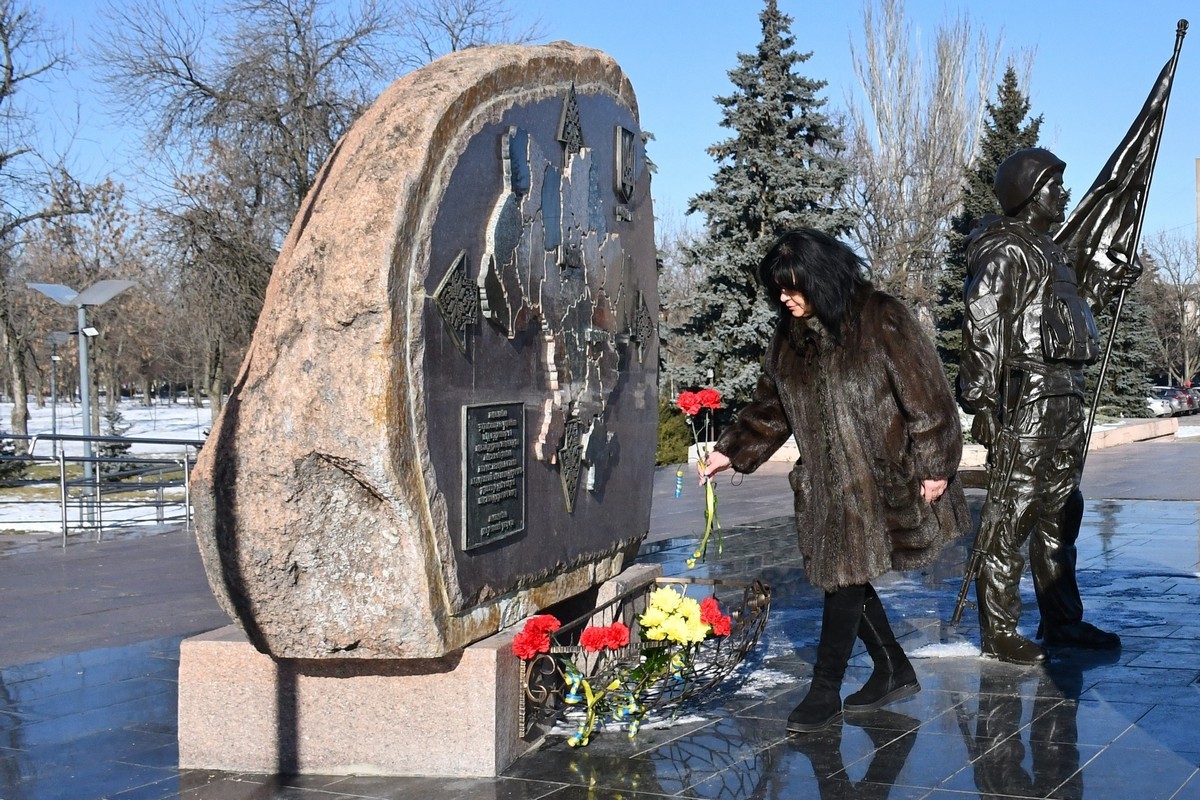 У Нікополі вшанували пам’ять полеглих у боях за Дебальцеве 