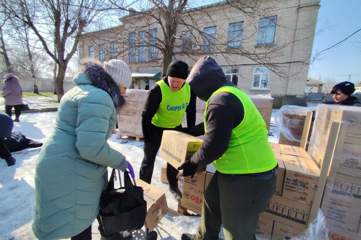 У Томаківці родини з дітьми та особи з інвалідністю отримали продуктові набори від GEM (фото)