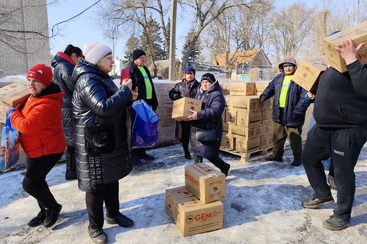 У Томаківці родини з дітьми та особи з інвалідністю отримали продуктові набори від GEM (фото)