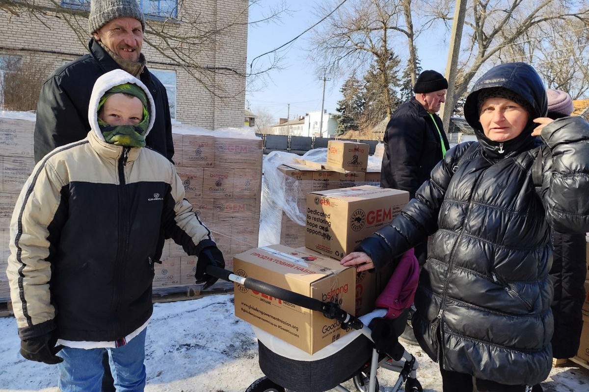 У Томаківці родини з дітьми та особи з інвалідністю отримали продуктові набори від GEM (фото)