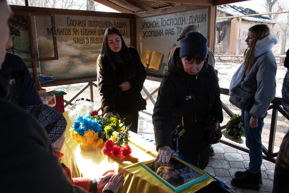 У Нікополі провели в останню путь молодого командира: фото