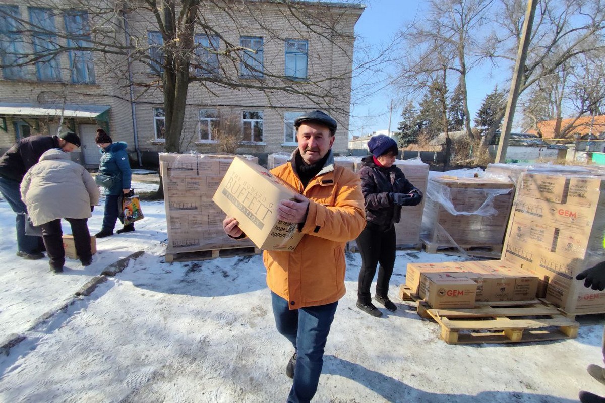 У Томаківці родини з дітьми та особи з інвалідністю отримали продуктові набори від GEM (фото)