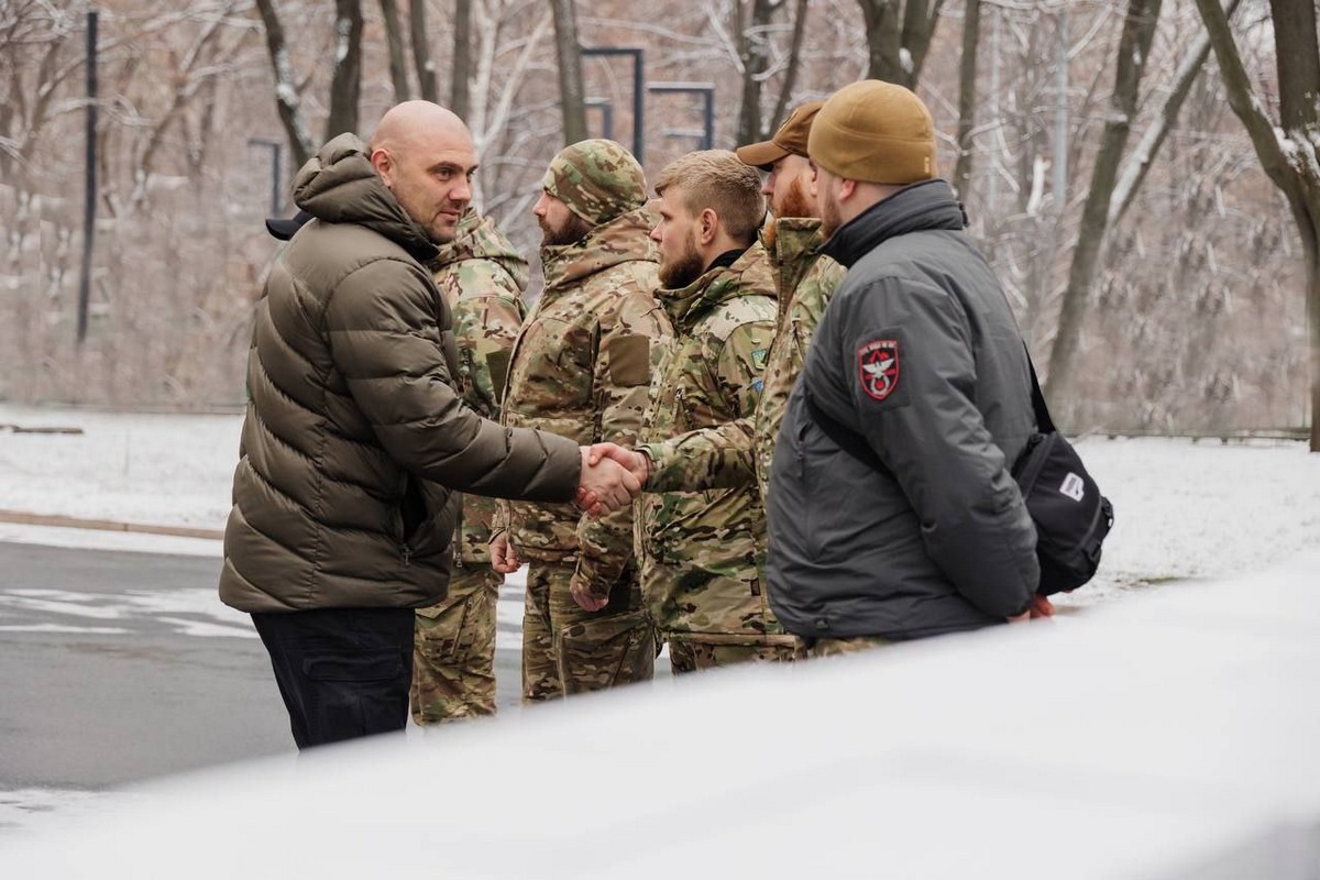 Дніпропетровщина передала військовим  4