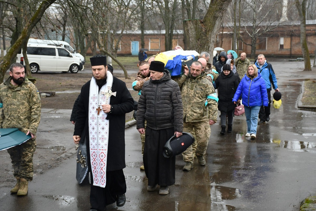 Нікополь провів в останню путь Захисника Сергія Левченка (фото) 10