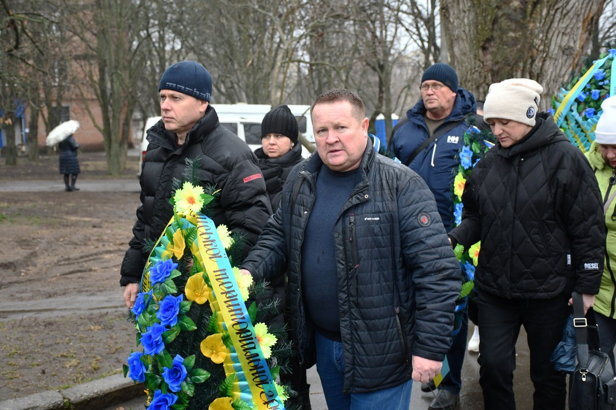 Нікополь провів в останню путь Захисника Сергія Левченка (фото) 9