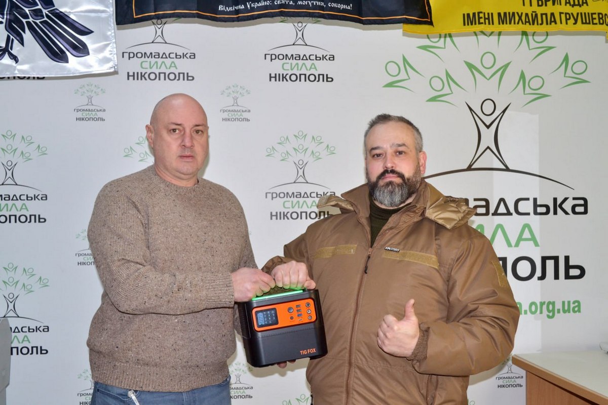 Благодійники передали захисникам з Нікополя зарядну станцію EcoFlow 1 Захисники Нікополя отримали зарядну станцію EcoFlow від благодійників