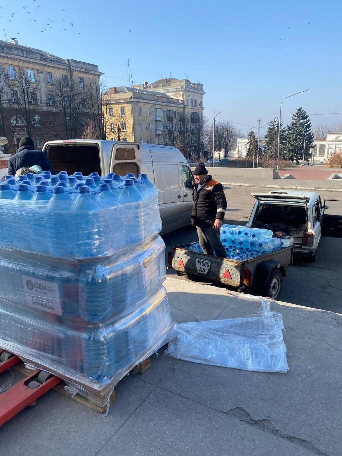 Жителям Марганецької громади видали понад 5 тисяч  пляшок питної бутильованої води 2