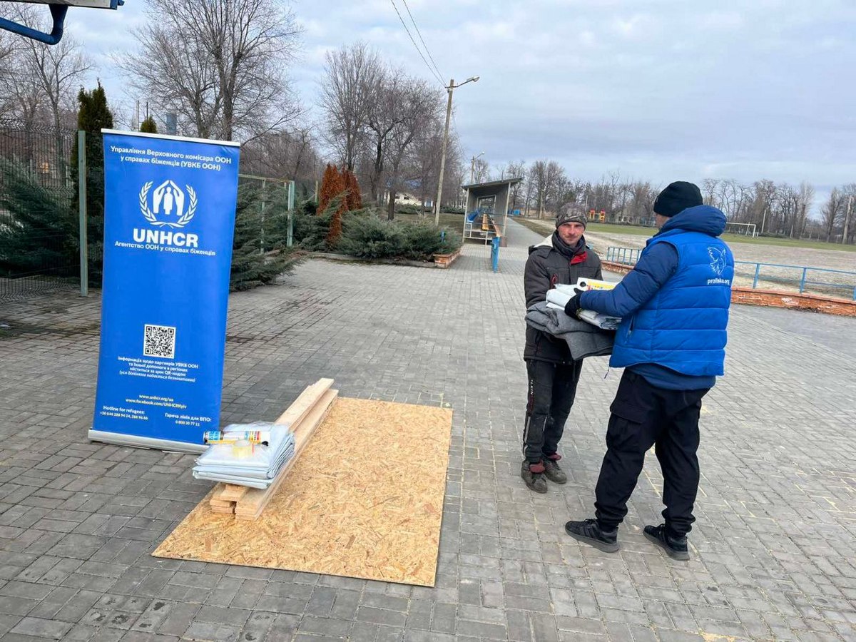 Жителям Покровської громади видали будівельні матеріали для екстреного ремонту житла (фото) 1 Жителям Покровської громади