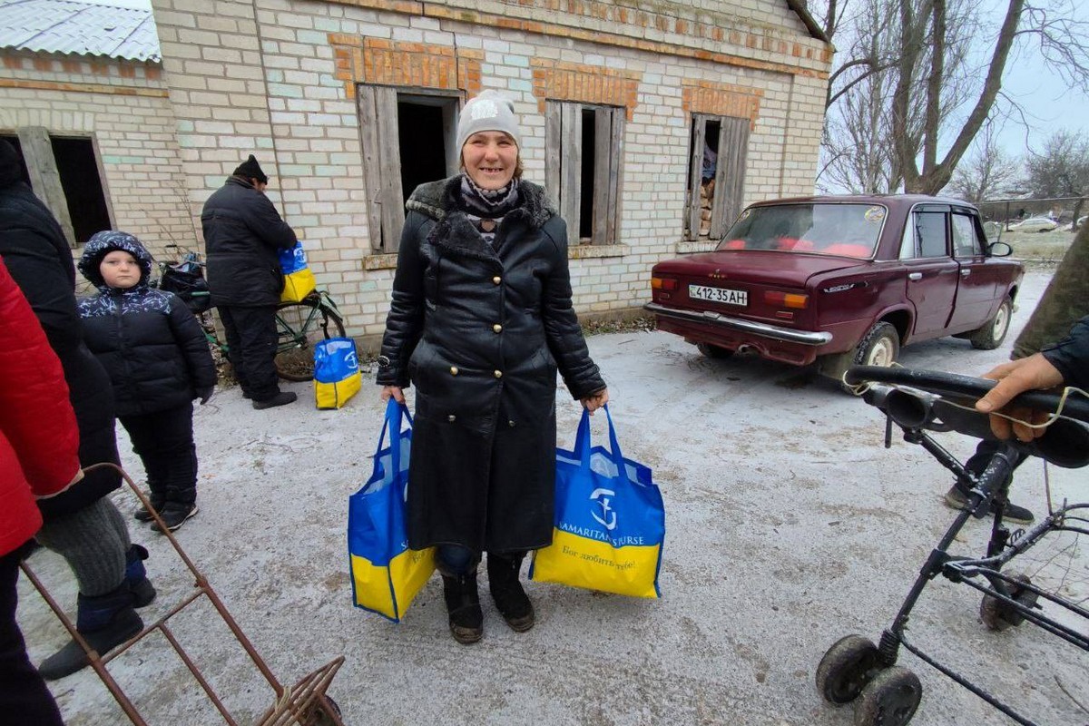 Жителям Томаківської громади передали харчові набори від БФ