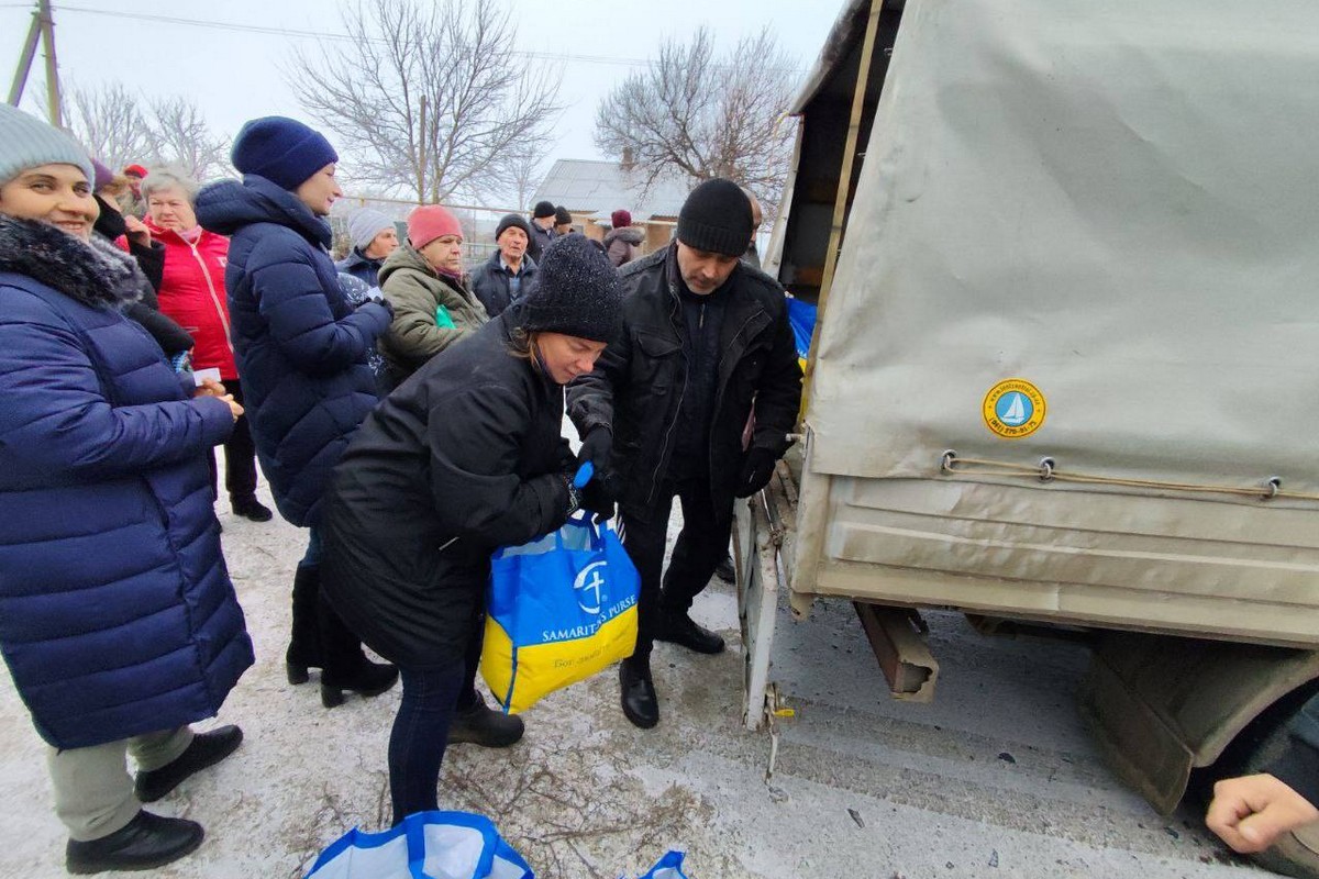 Жителям Томаківської громади передали харчові набори від БФ 2