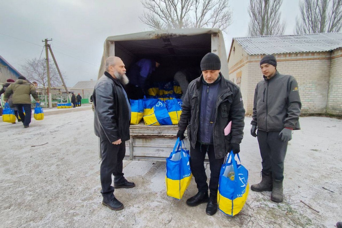 Жителям Томаківської громади передали харчові набори від БФ 4