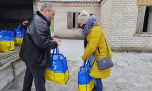 Жителям Томаківської громади передали харчові набори від БФ 5