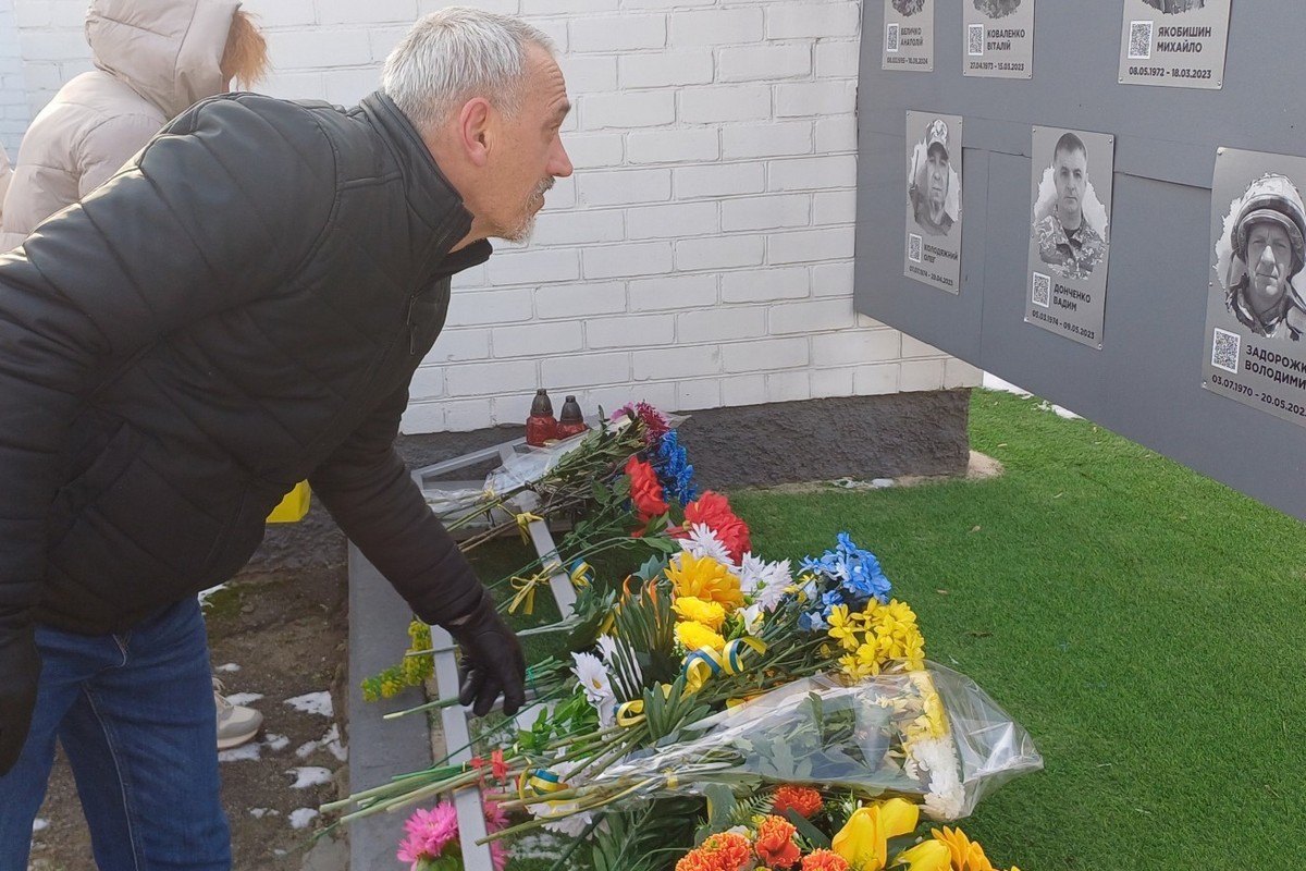 У Томаківці 24 лютого вшанували пам’ять загиблих під час російсько-української війни (фото) 1 У Томаківці 24 лютого вшанували пам’ять загиблих під час російсько-української війни (фото)