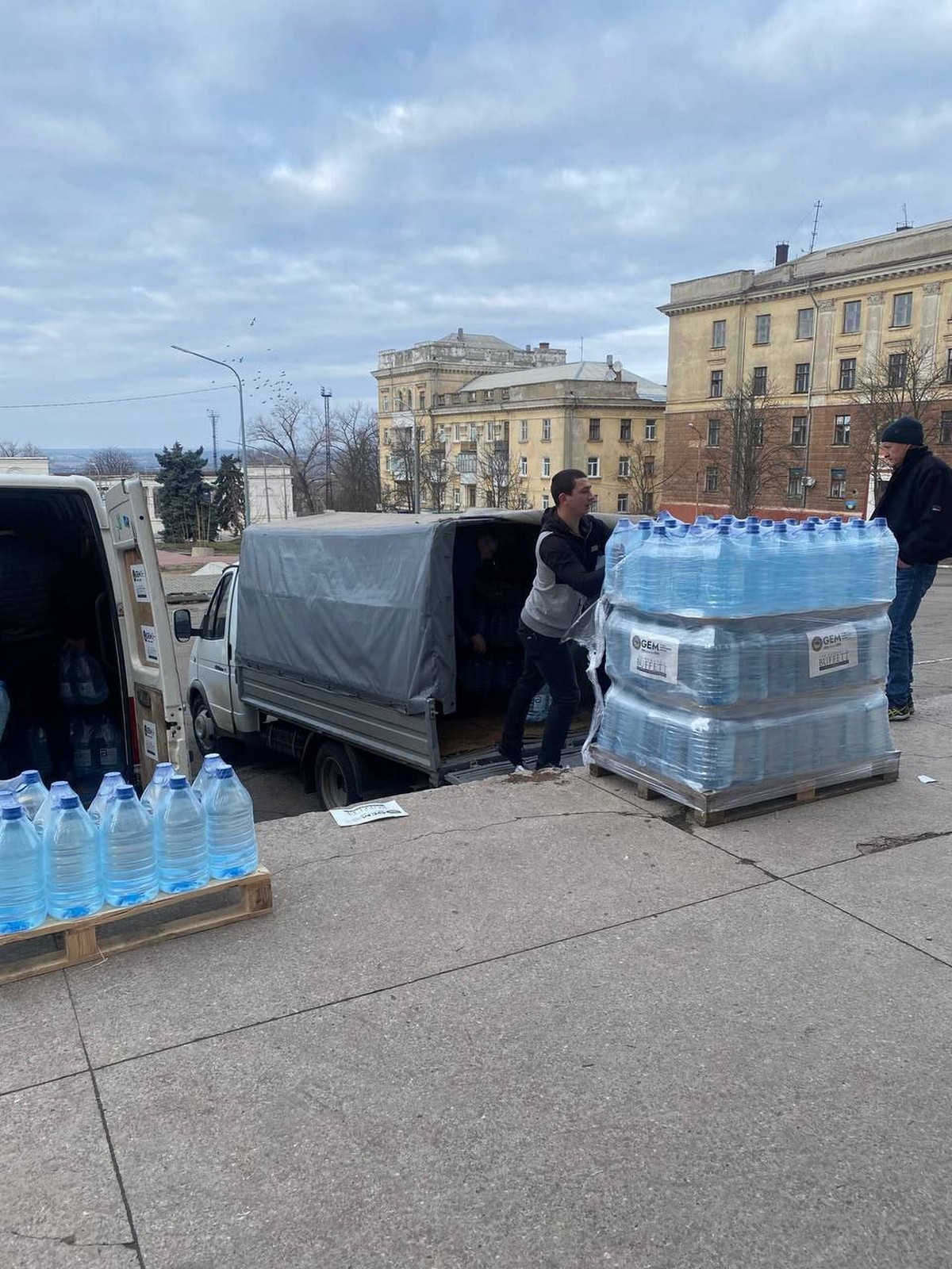 У Марганці за тиждень видали 10 152 пляшки питної бутильованої води (фото)