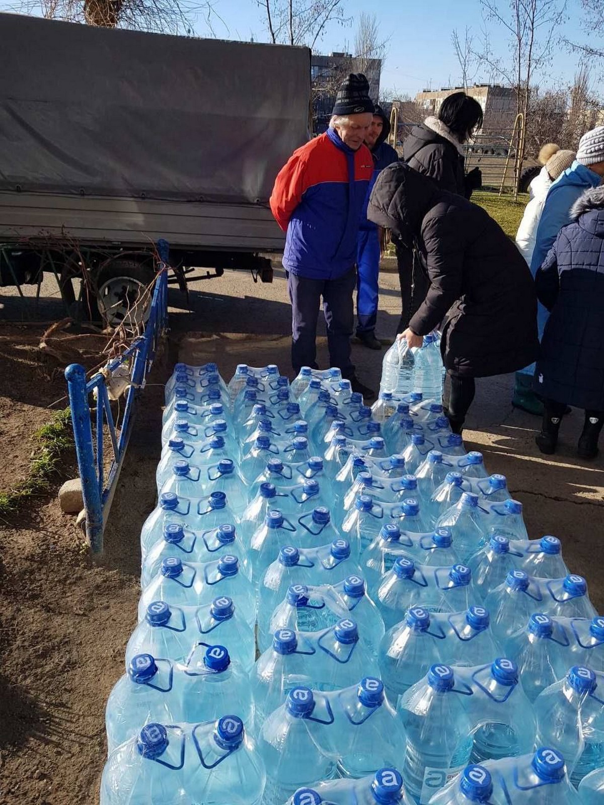 У Марганці за тиждень видали 10 152 пляшки питної бутильованої води (фото)